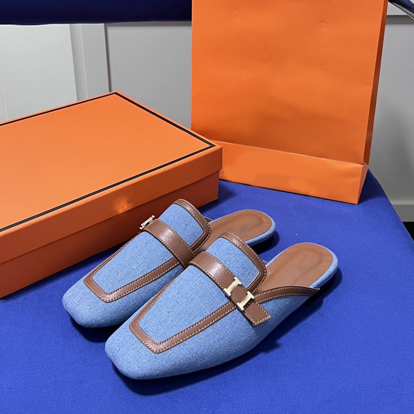 designer shoes slippers women's outer sandals 2023 new metal buckle flat low heel flat shoes with box