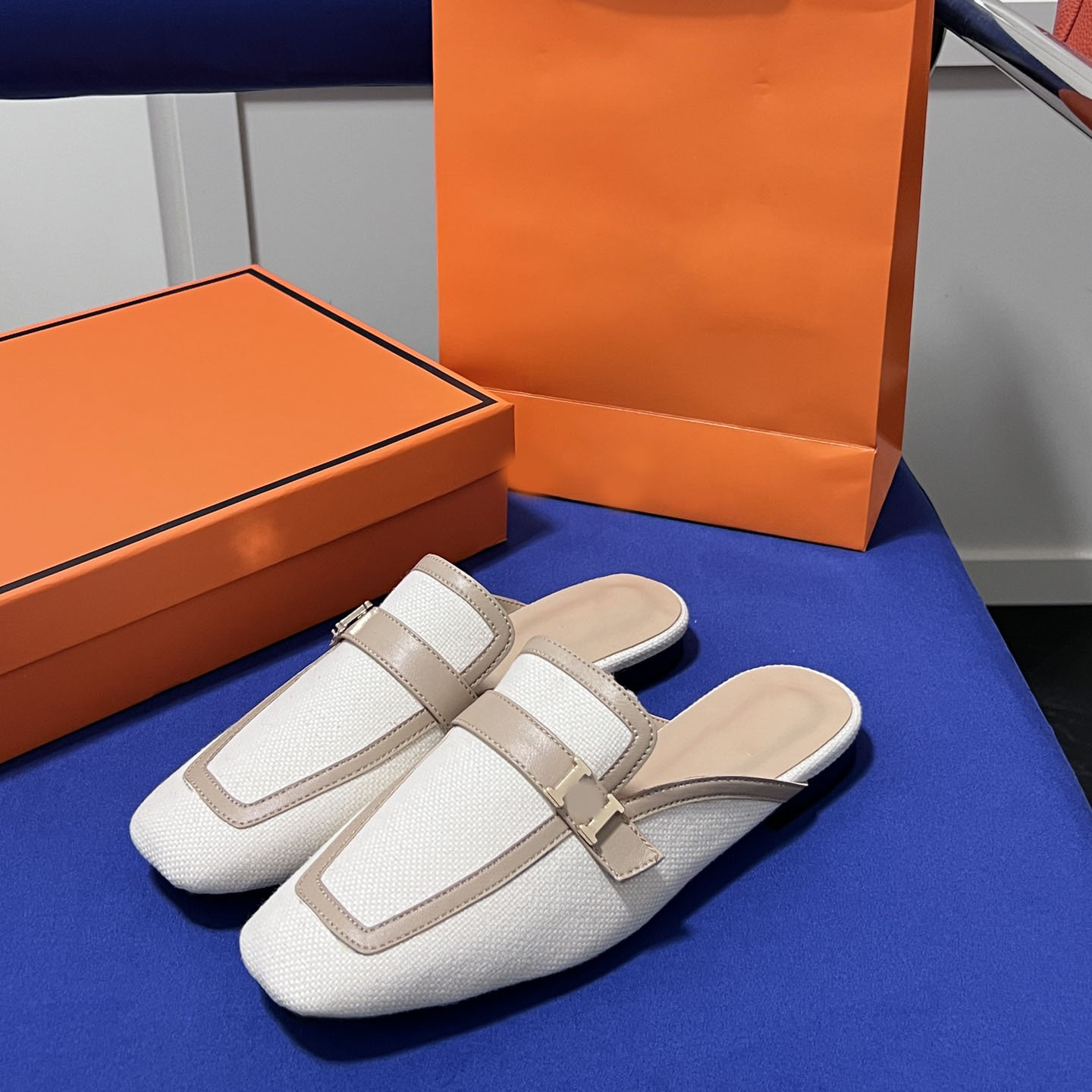 designer shoes slippers women's outer sandals 2023 new metal buckle flat low heel flat shoes with box