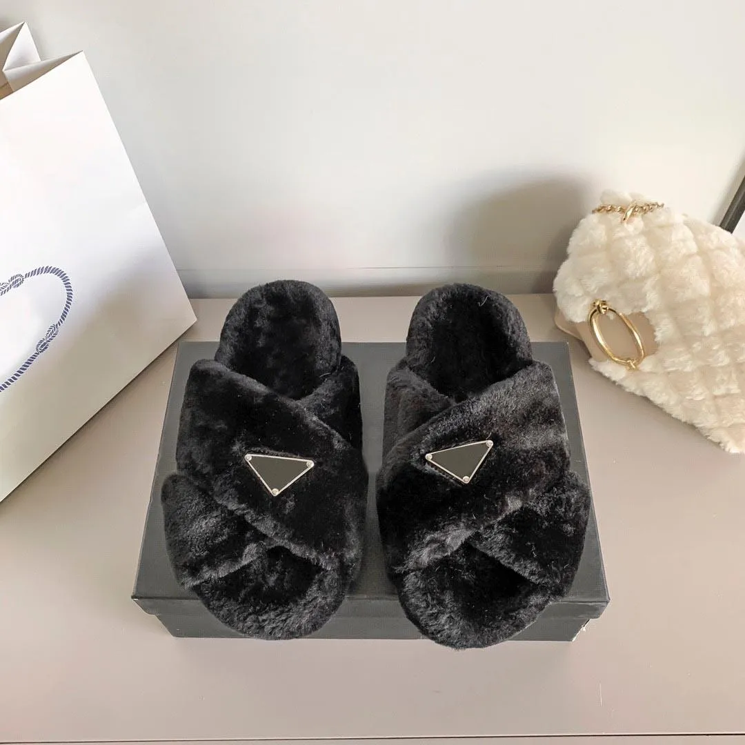 2022 Designer Women Slippers Luxury Wool Slides Soft Warm Fur Slippers Brand Enameled Triangle Crossover Fashion Black White Ladies Sandals 36-41 With Box