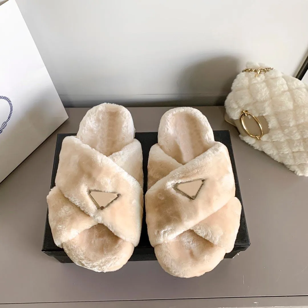 2022 Designer Women Slippers Luxury Wool Slides Soft Warm Fur Slippers Brand Enameled Triangle Crossover Fashion Black White Ladies Sandals 36-41 With Box